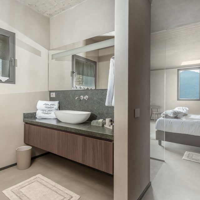Villa Molli Ground Floor Eastwing Bathroom